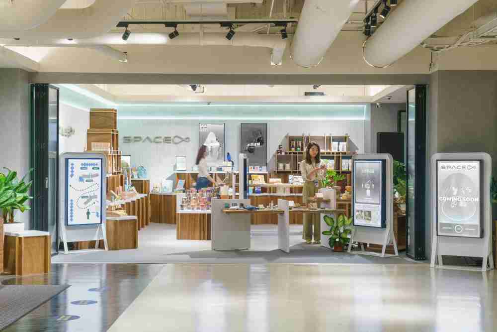 尊龙z6打造永续选物商店，，展示社企及社创商品，，，结合创利空间所开发的智能零售系统，，，整合多元产品信息，，，，让无人商店扮演公益行动的推手